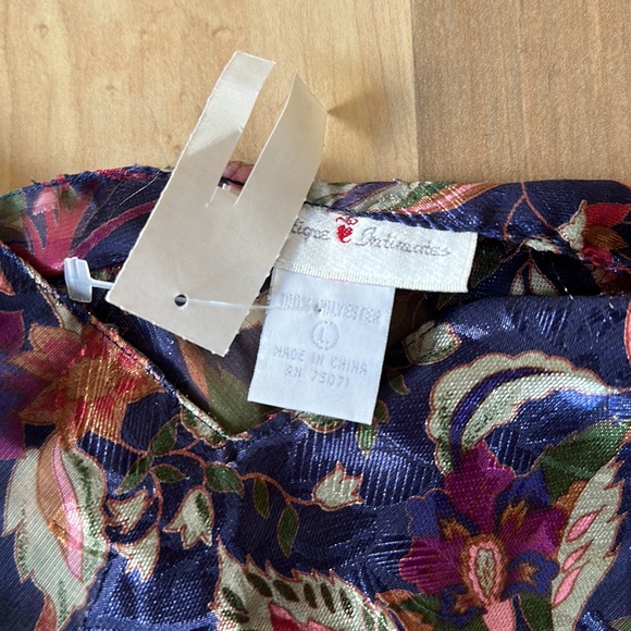 Mystique Intimates shorts and top size small. Robe is one size. Vintage new NWT - Picture 8 of 12